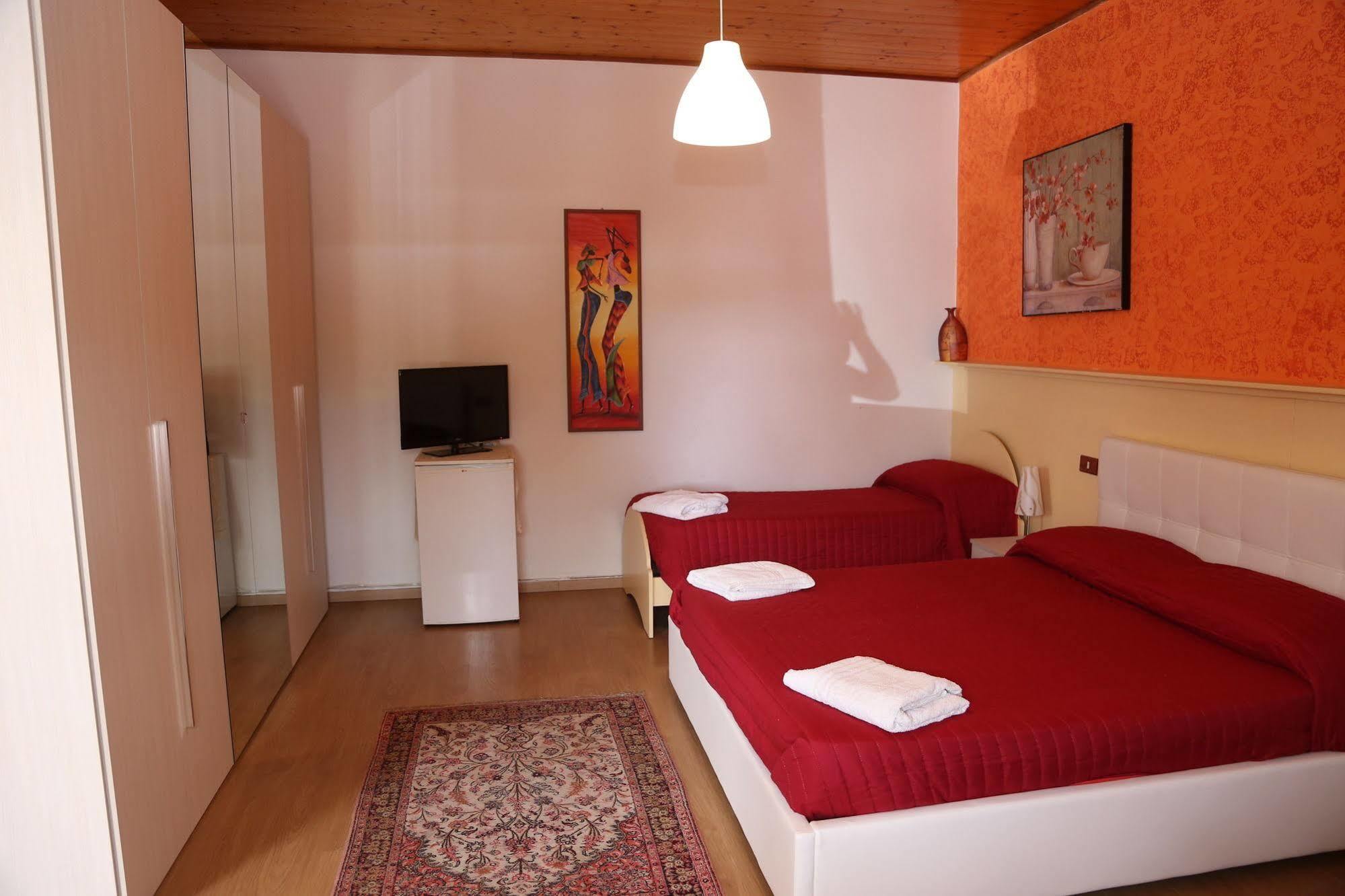 Hotel All'Antico Pozzo Barcellona Pozzo di Gotto Exterior foto